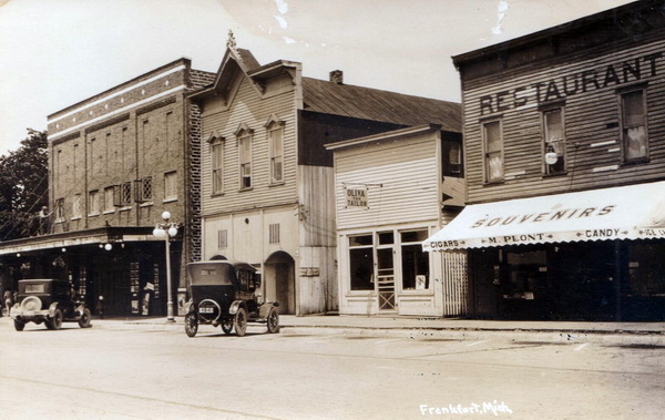 Garden Theatre - Old Shot Of The Garden On The Left